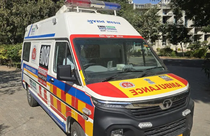 Latest news: Gujarat crime: అంబులెన్స్‌లో మంటలు నలుగురు మృతి