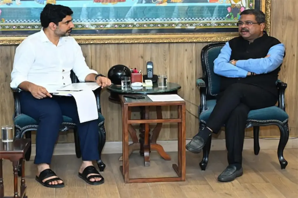 News Telugu: Nara lokesh: పాట్నాలో కేంద్ర మంత్రి ధర్మేంద్ర ప్రధాన్‌తో లోకేశ్ భేటీ