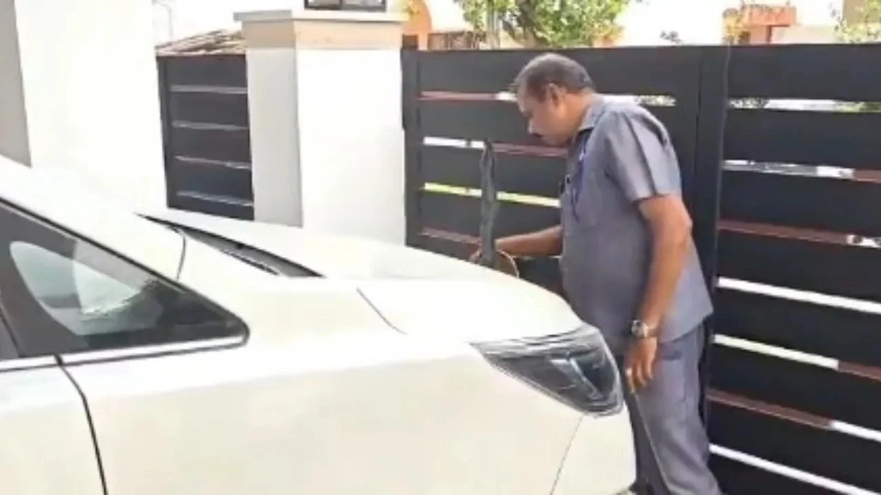 Tamil Nadu: తమిళనాడులో ఇద్దరు మంత్రుల ఇంట్లో బాంబు బెదిరింపులు