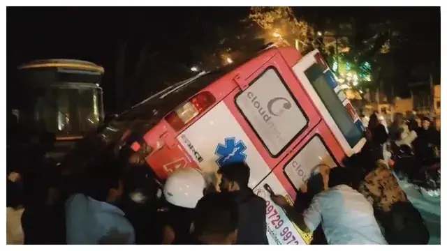 Bengaluru: దంపతుల ప్రాణం తీసిన అంబులెన్స్