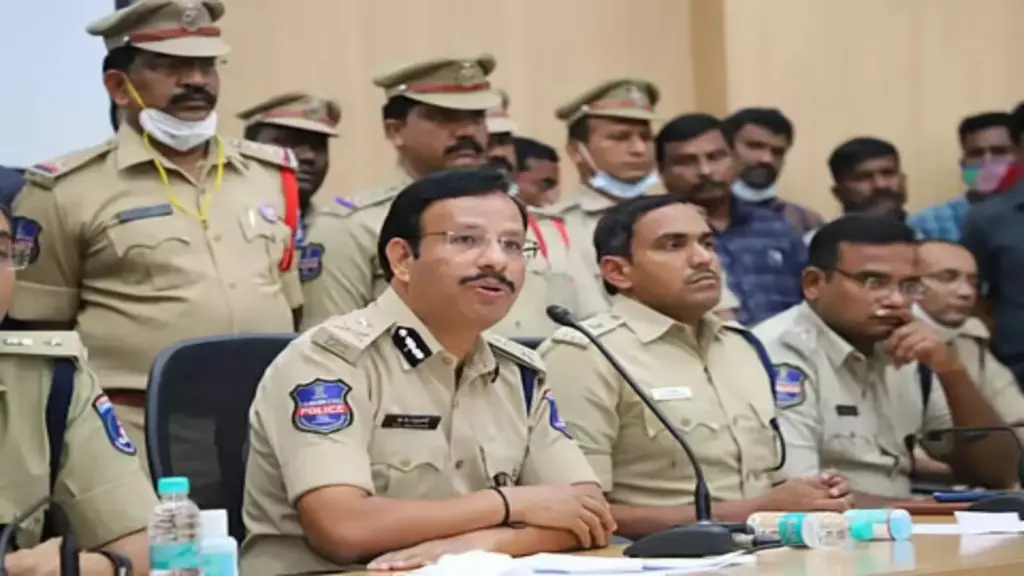 Latest news: Cyber Crime: సైబర్ నేరగాళ్ల విషయంలో అప్రమత్తంగా ఉండాలన్న సజ్జనార్
