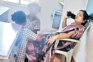 కాళ్లు నొక్కించుకున్న టీచర్ పై విద్యాశాఖ సీరియస్