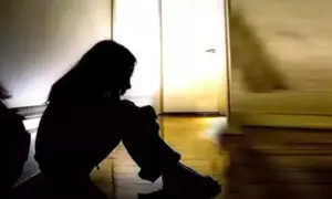 పాఠశాలలో 12 ఏళ్ల విద్యార్థిని మృతి – అనుమానాస్పద ఘటనపై దర్యాప్తు