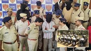 Telugu News: Eluru: బైక్ దొంగ పోలీసులకు సవాల్‌ – వీడియోతో పట్టుబడ్డ ముఠా