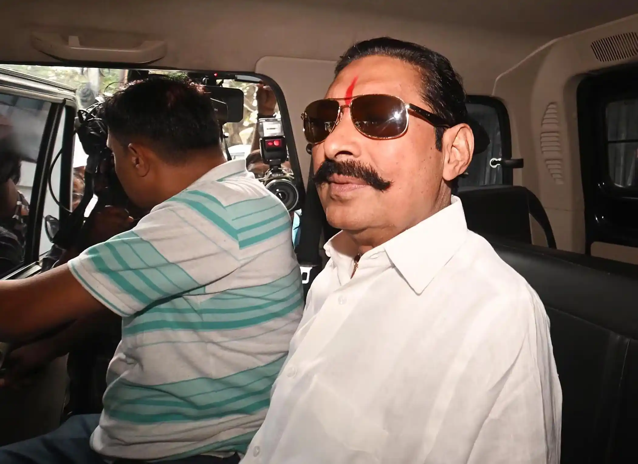 జైలు నుంచే లీడ్ – అనంత్ సింగ్ మోకామాలో ఆధిపత్యం