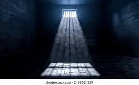 జైలు గోడల మధ్య జ్ఞాన కిరణం