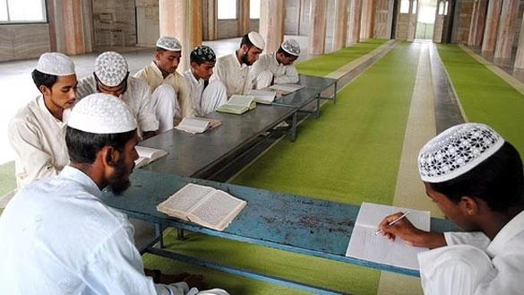 Telugu News: Terrorism Control: ఉత్తరప్రదేశ్‌లో మదర్సాలపై కొత్త నిబంధనలు