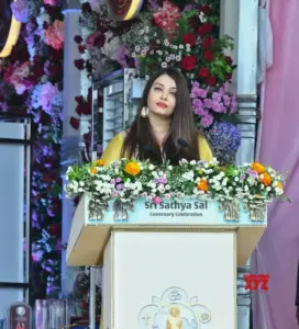 సత్యసాయి బాబా నిరంతరం పేదల కోసం తపించేవాఋ.. ఐశ్వర్యరాయి బచ్చన్‌