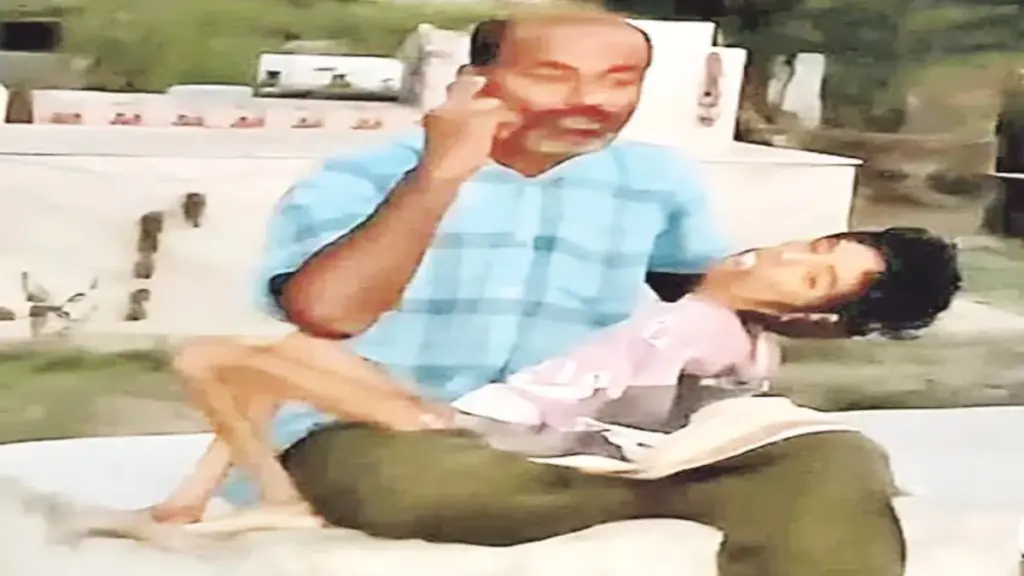 Telugu News: ChildDeath: మహబూబ్‌నగర్‌లో పేదరికం దారుణం: తండ్రి భుజాన మృతదేహం