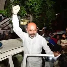 బండి సంజయ్‌పై పేపర్ లీక్ ఆరోపణలకు కోర్టు క్లీన్చిట్