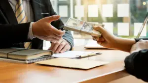 అభివృద్ధికి తూట్లు పొడుస్తున్న అవినీతి