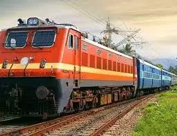 సంక్రాంతి రష్ మొదలైంది: రైళ్లు–విమానాలు ఫుల్