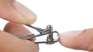 సూర్యాస్తమయం తర్వాత గోళ్లు కత్తిరించకూడదా?