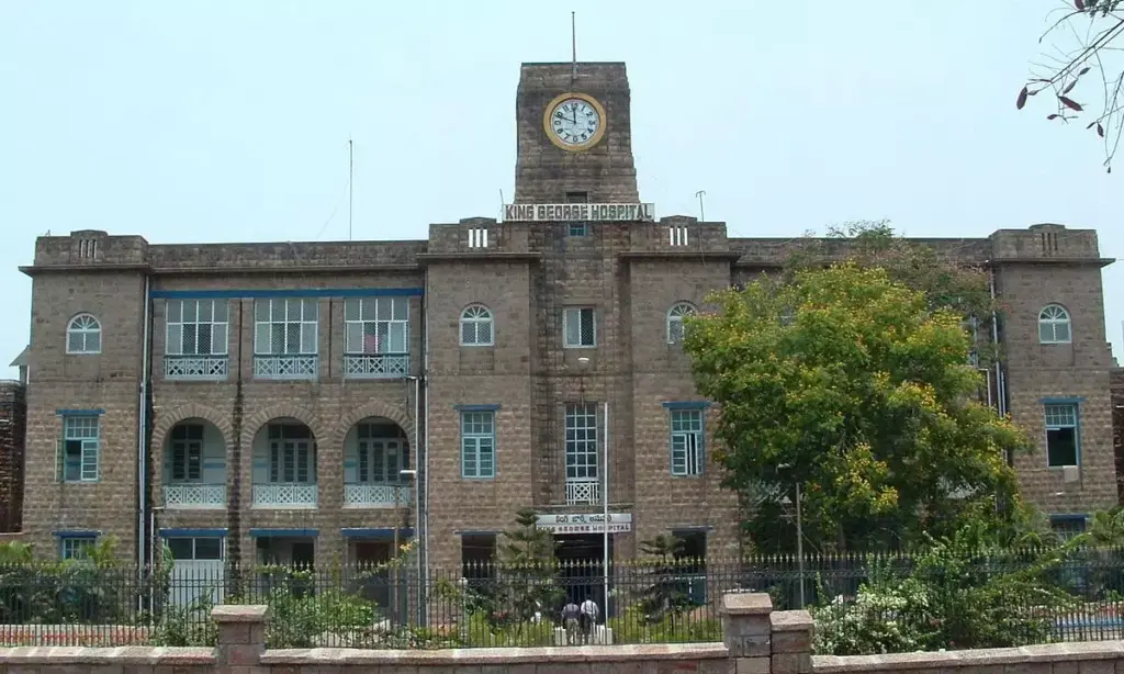 Latest news: KGH Hospital:  కేజీహెచ్‌లో అగ్ని ప్రమాదం.. ఊపిరి పీల్చుకున్న రోగులు