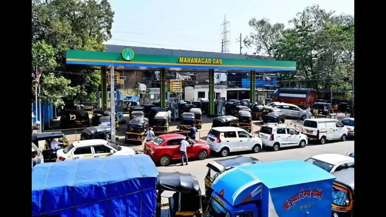 గ్యాస్ పైప్ లైన్ పగలడంతో సంక్షోభం లోCNG..