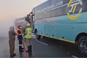 ట్రావెల్స్ బస్సు అదుపుతప్పి యాసిడ్ ట్యాంకర్‌ను ఢీకొట్టింది