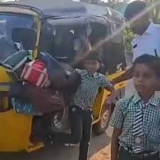 Telugu News: Overload Auto: బాబోయ్! ఇది ఆటోనా.. లేక లారీనా..?