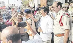 జోగి రమేశ్ ఇంటి వద్ద భద్రత కల్పించాలి -హైకోర్టు ఆదేశం