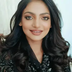 కుంభమేళా ‘మోనాలిసా’ హైదరాబాద్‌కు వచ్చిన వేళా