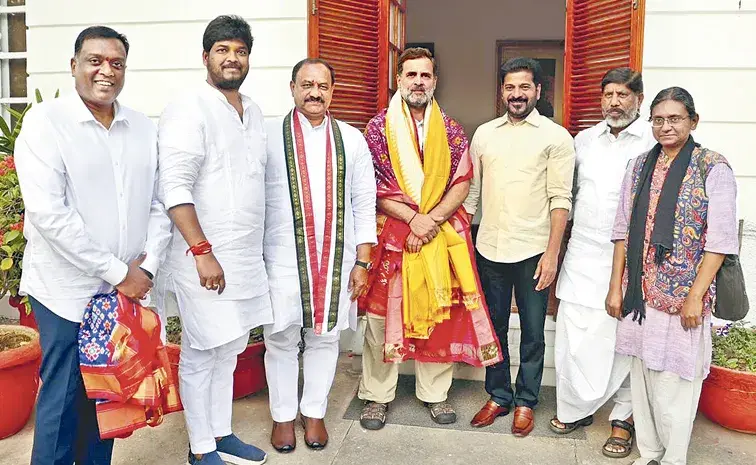 News Telugu: Naveen yadav: ఖర్గే, రాహుల్ గాంధీలకు నవీన్ యాదవ్‌ను పరిచయం చేసిన రేవంత్