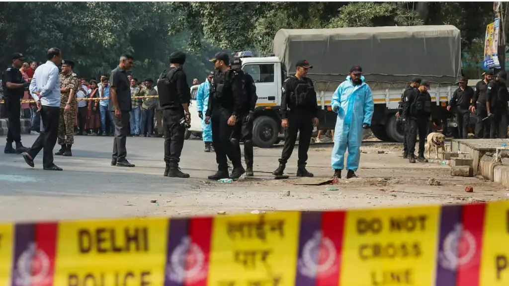 Latest news: Delhi blast: ఢిల్లీ పేలుడు ఘటనపై ఎన్ఐఏకి అప్పగించిన కేంద్రం