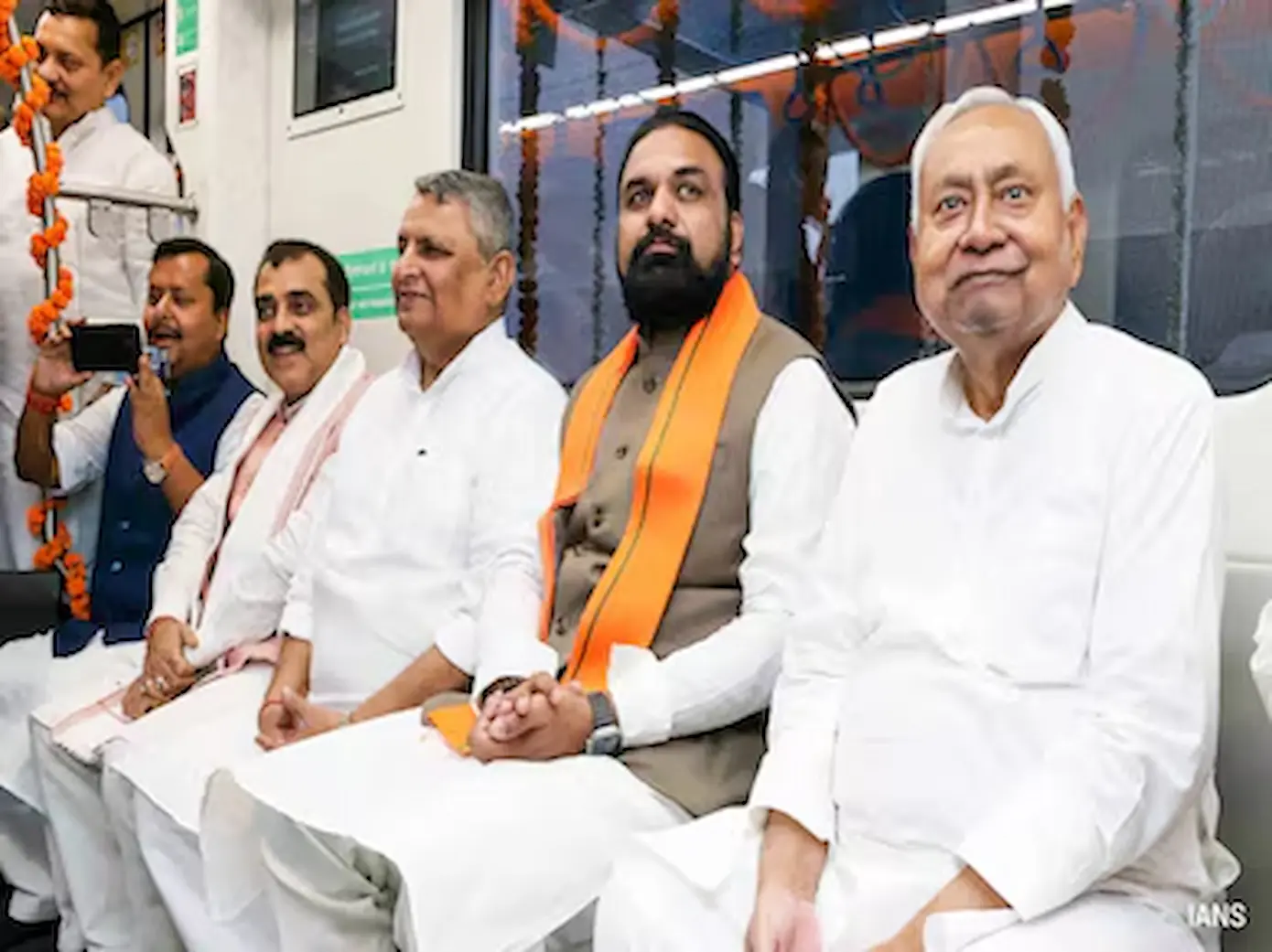 Latest News: Bihar Election Results: విజయం వైపు దూసుకెళ్తున్న అధికార కూటమి