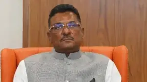 మహారాష్ట్ర మంత్రి నిర్వాకం… రూ. 200 కోట్ల భూమి రూ. 3 కోట్లకే సొంతం