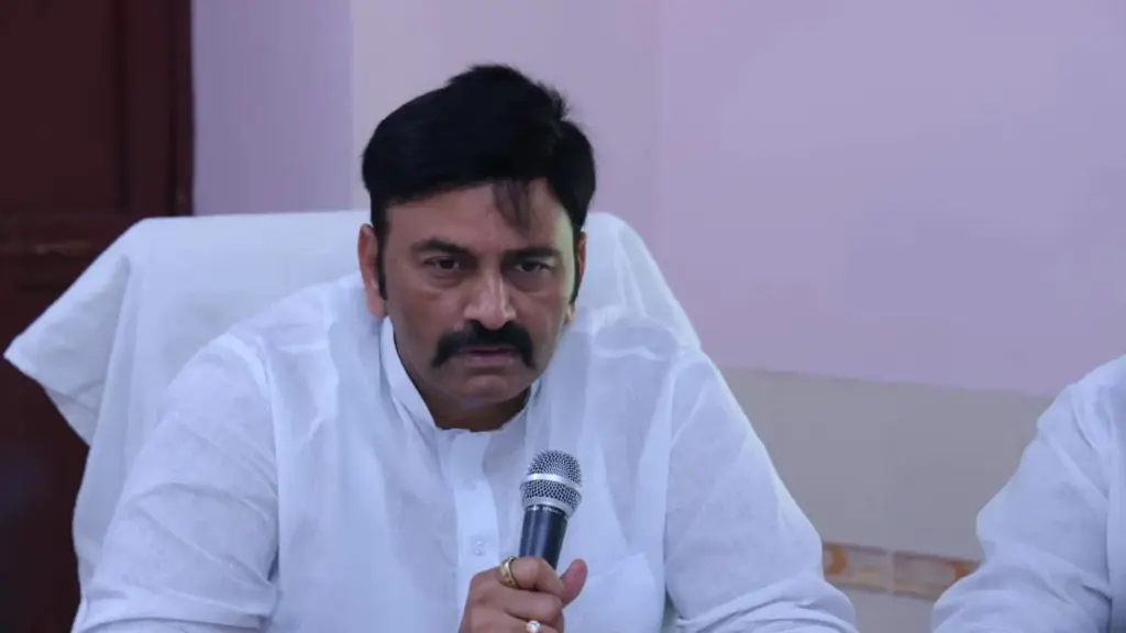 News Telugu: AP: మాజీ ఎంపీ రఘురామ టార్చర్.. కేసులోఐపిఎస్ సునీల్ కుమార్ కు నోటీసులు