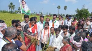 ఎకరాకు ప్రభుత్వం రూ.25వేల పరిహారం ఇవ్వాల్సిందే – షర్మిల డిమాండ్