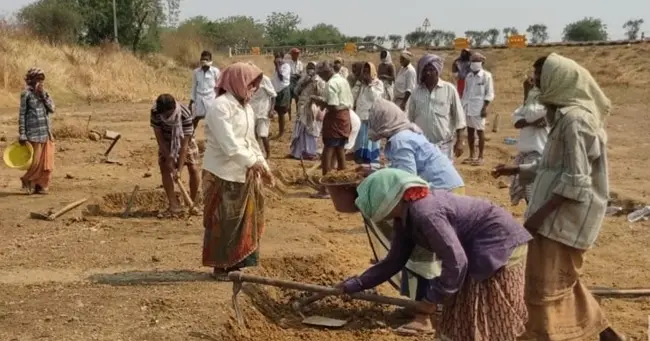 TG: ప్రభుత్వం సంచలన నిర్ణయం.. ఉపాధి హామీలో మార్పులు