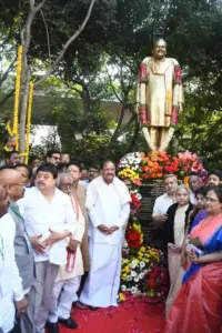 రవీంద్రభారతి ప్రాంగణంలో ఎస్పీ బాలు విగ్రహావిష్కరణ