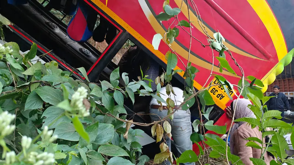 News Telugu: AP Accident: చింతూరు బస్సు ప్రమాదంపై కలెక్టర్ దినేష్ తక్షణ స్పందన..