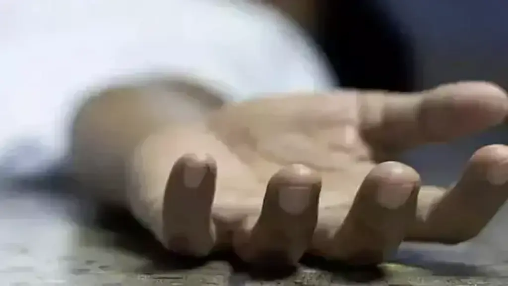 భార్యను హత్య చేసి బైక్‌పై పోలీస్ స్టేషన్‌కు తీసుకొచ్చిన భర్త