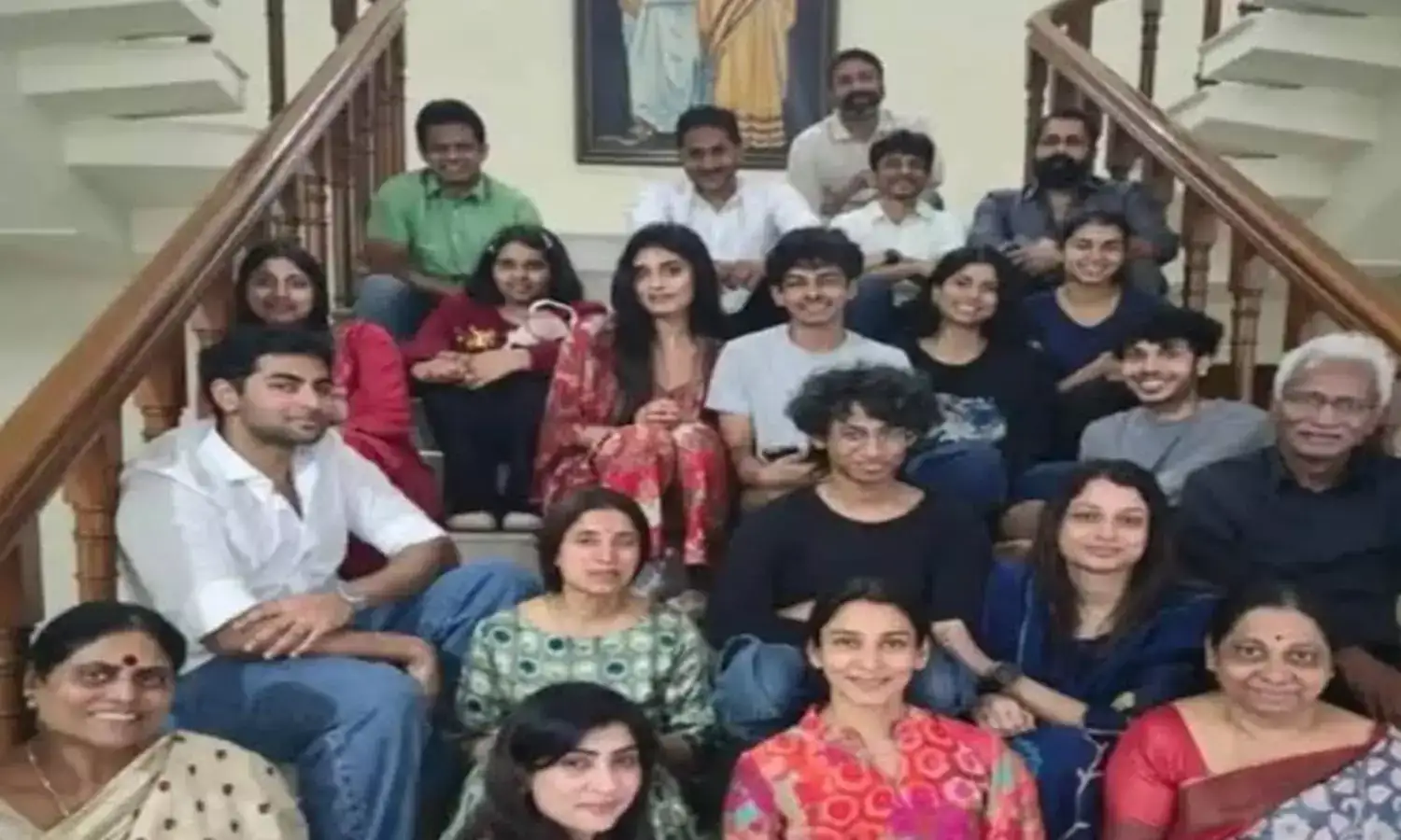YS Jagan: క్రిస్మస్ వేడుకల్లో పాల్గొన్న జగన్ కుటుంబం