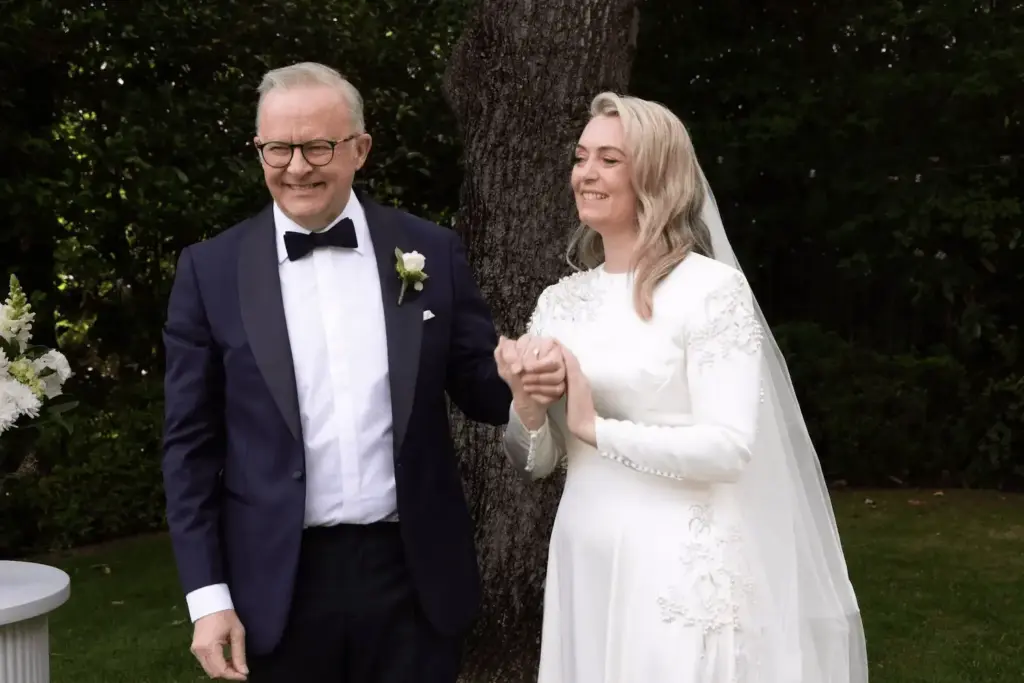 Australian Prime Minister marries girlfriend