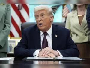 భారత్ లో చిక్కుకుపోయిన హెచ్-1బీ వీసాదారులకు షాక్ మీద షాక్ లు