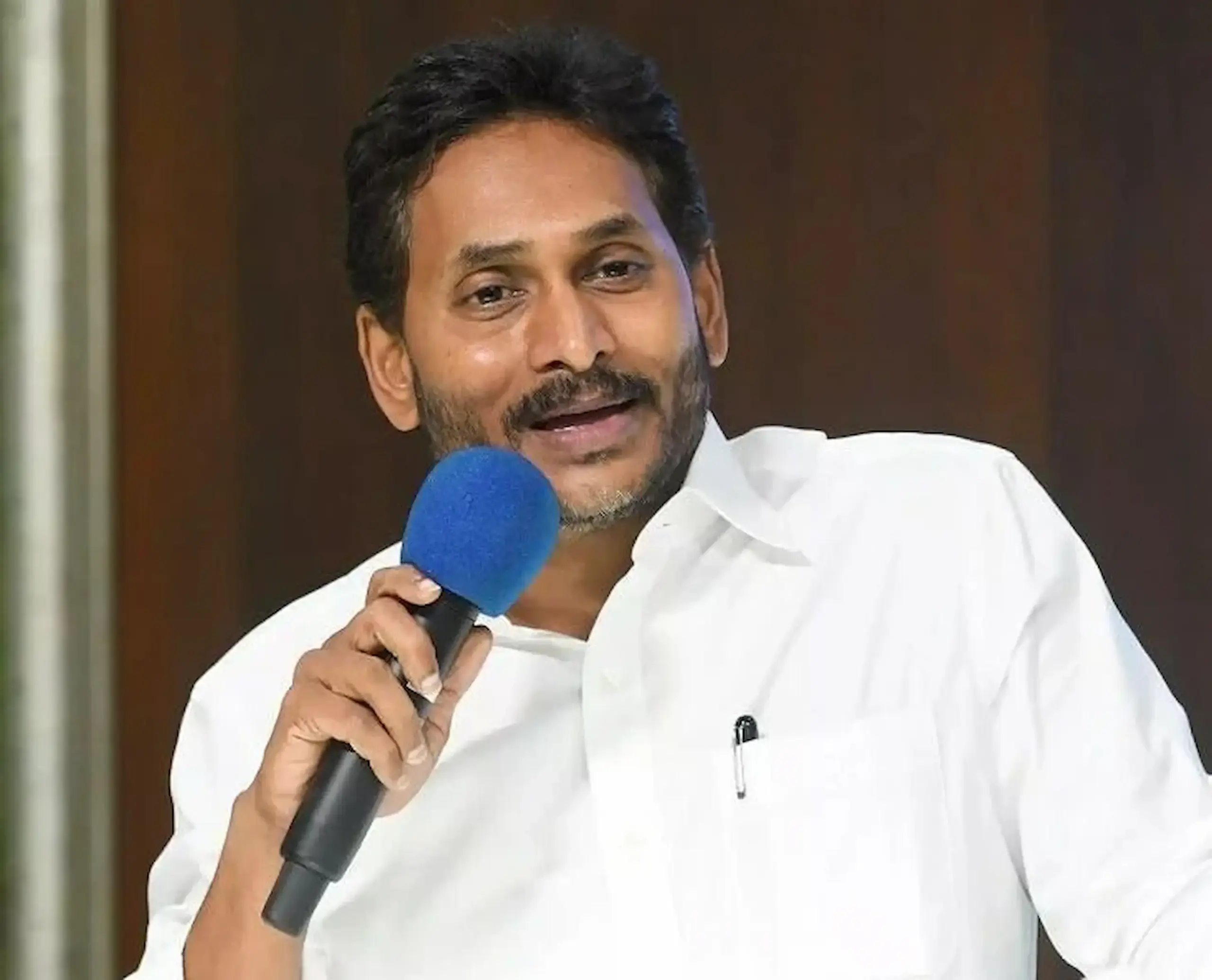 Breaking News: YS Jagan: జగన్ కు అస్వస్థత.. కార్యక్రమాలు రద్దు?