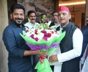 హైదరాబాద్‌లో పర్యటిస్తున్న అఖిలేశ్