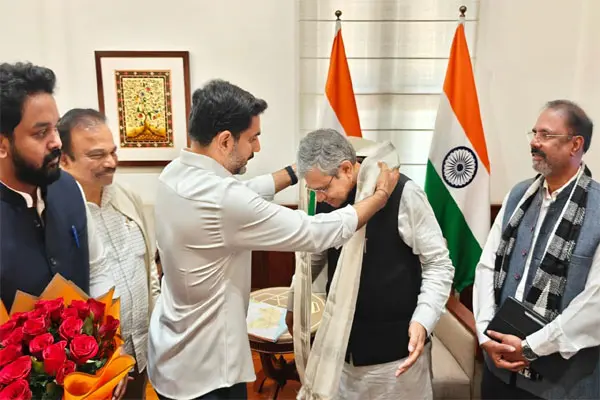 అశ్వినీ వైష్ణవ్‌తో లోకేశ్‌ భేటీ ప్రాజెక్టులకు అండగా ఉంటాం అన్న హామీ