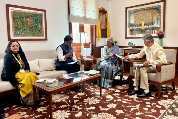 Delhi: మంత్రి నిర్మలా సీతారామన్‌తో చంద్రబాబు భేటీ