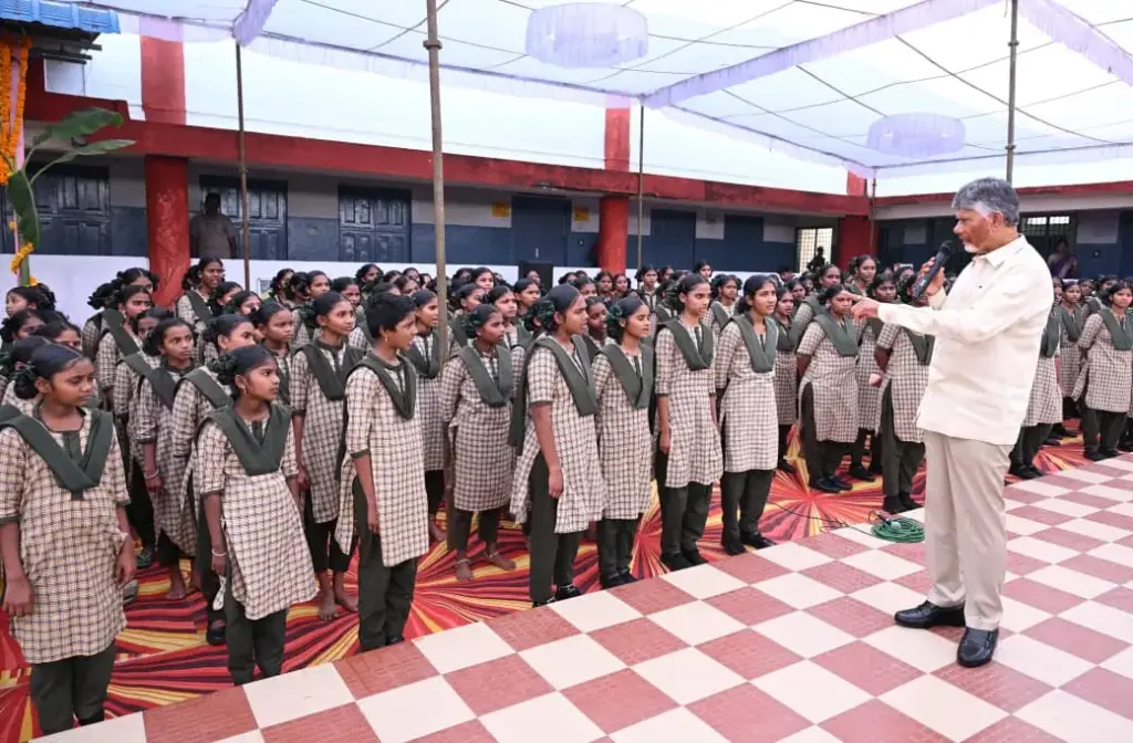 ‘ముస్తాబు’ కార్యక్రమాన్ని ప్రారంభించిన సీఎం