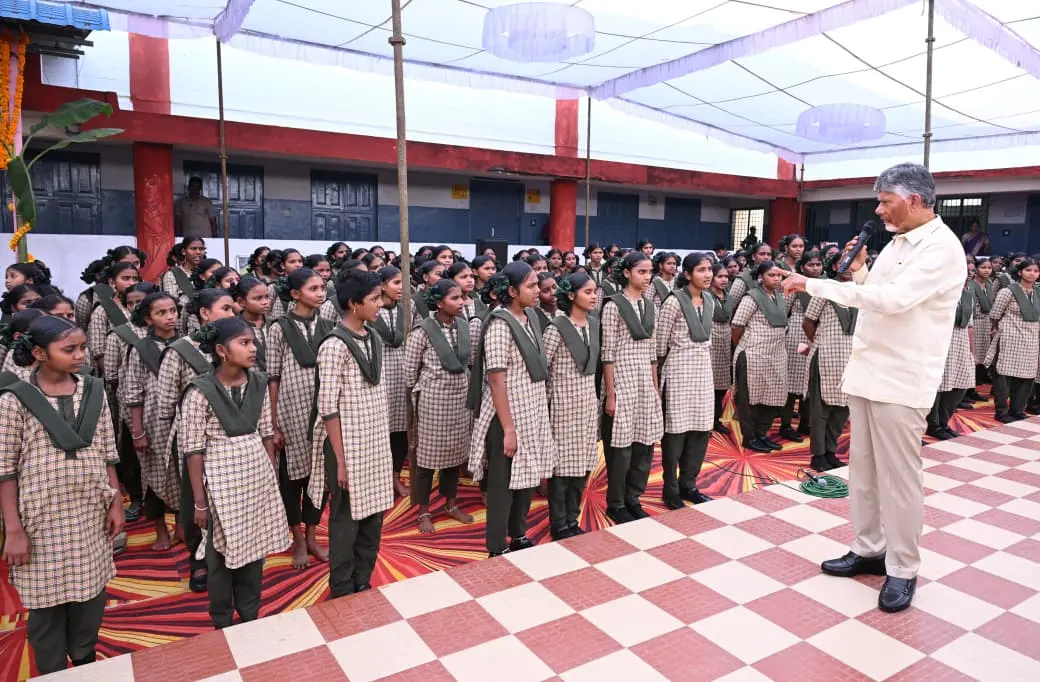 ‘ముస్తాబు’ కార్యక్రమాన్ని ప్రారంభించిన సీఎం