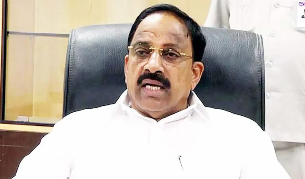 హరీశ్‌రావు విషయంలో కేసీఆర్ జాగ్రత్తగా ఉండాలి: మహేశ్ కుమార్ గౌడ్