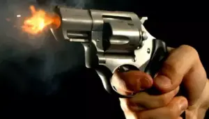 సౌత్ ఆఫ్రికాలో కాల్పులు..10 మంది మృతి?