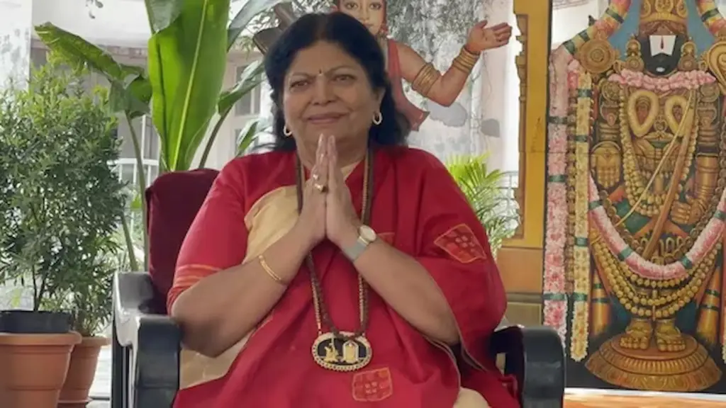 I would be embarrassed to sit next to Samantha: Raj's aunt