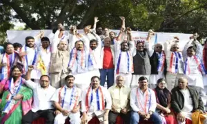 రిజర్వేషన్లపై 50 శాతం పరిమితిని ఎత్తేయాలని కోరుతూ ధర్నా