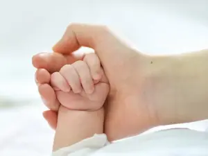 పరీక్ష రాస్తు ఎగ్జామ్ హాల్‌లోనే బిడ్డకు జన్మనిచ్చిన డిగ్రీ విద్యార్థిని?