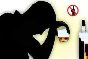 కమలాపురంలో నడి రోడ్డు పై ఓ మందుబాబు హల్ చల్