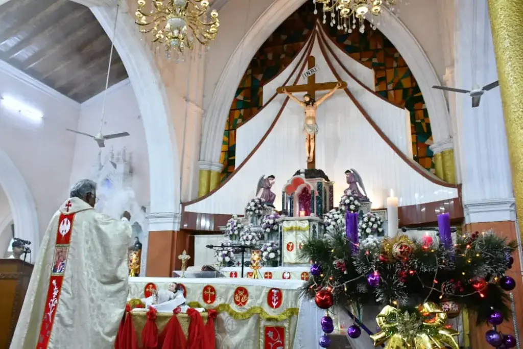 Christmas 2025: ఘనంగా క్రిస్మస్ వేడుకలు