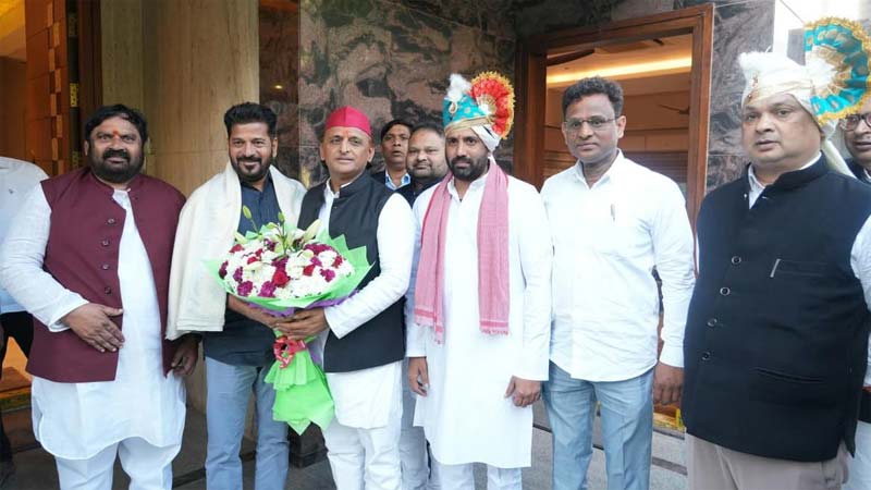 Akhilesh Yadav : రేవంత్ తో అఖిలేష్ యాదవ్ భేటీ